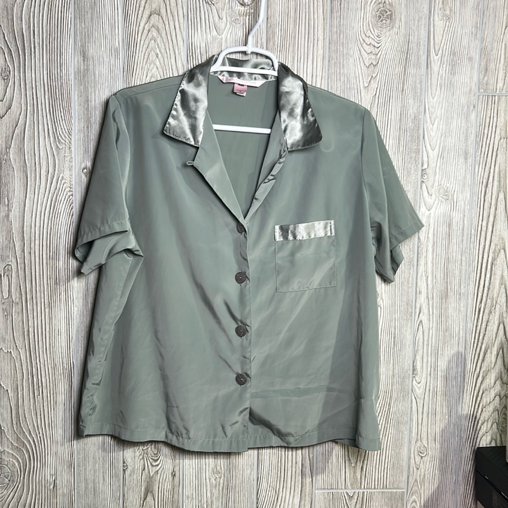 Victoria secret pj top pink label Size Medium green